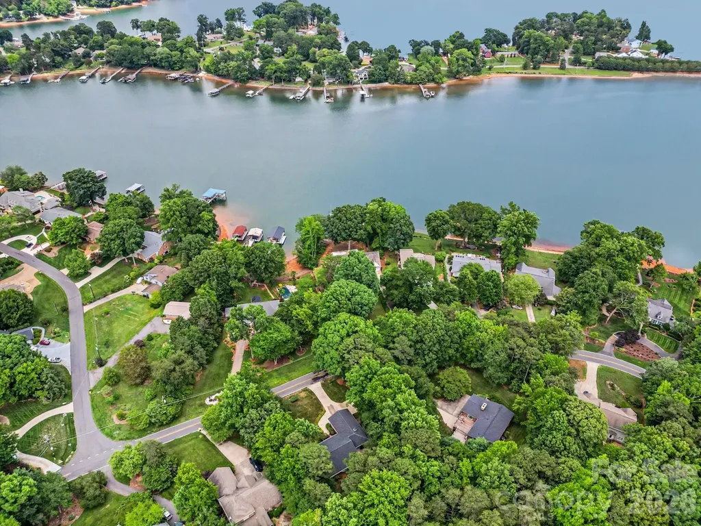4359 Lake Shore Road N Denver NC 28037
