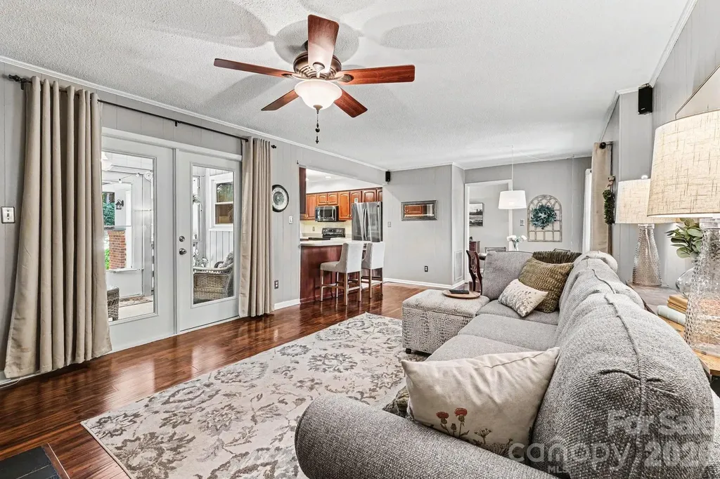 4359 Lake Shore Road N Denver NC 28037