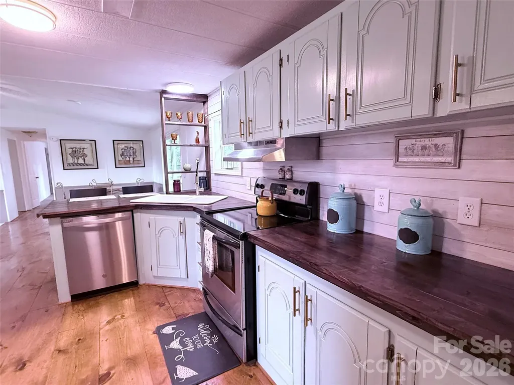 33 Honeysuckle Lane Taylorsville NC 28682