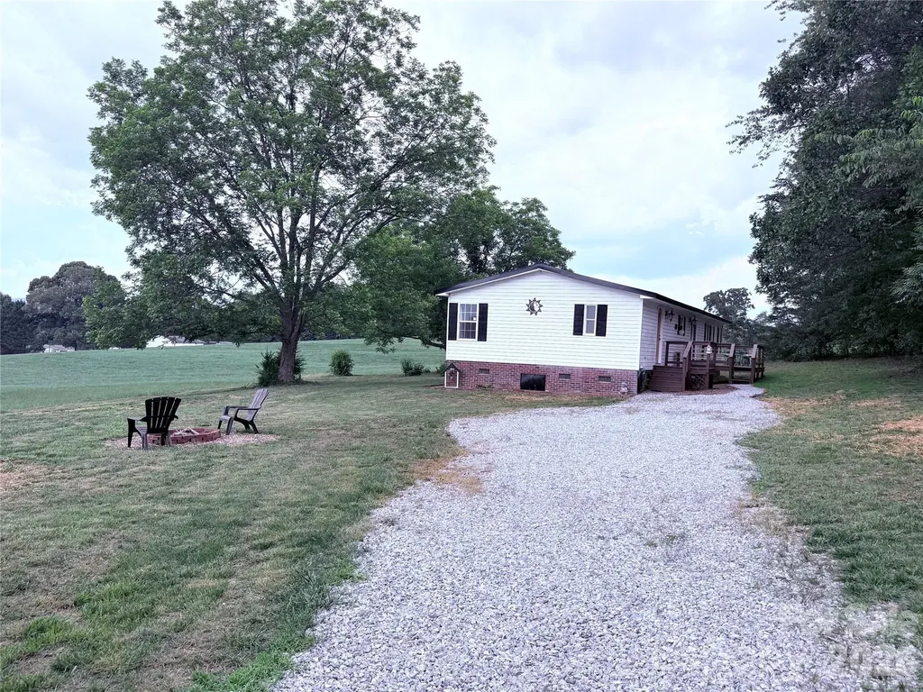 33 Honeysuckle Lane Taylorsville NC 28682