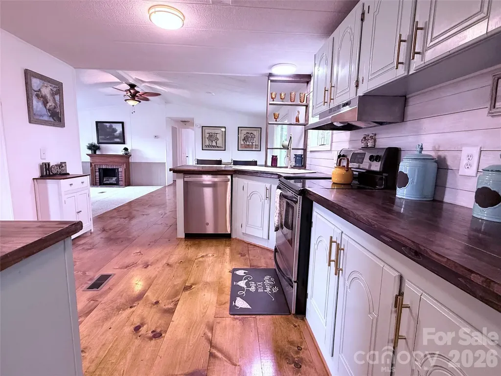 33 Honeysuckle Lane Taylorsville NC 28682