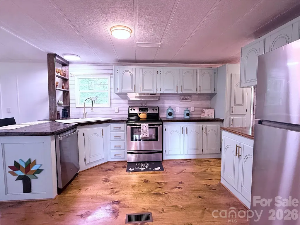 33 Honeysuckle Lane Taylorsville NC 28682