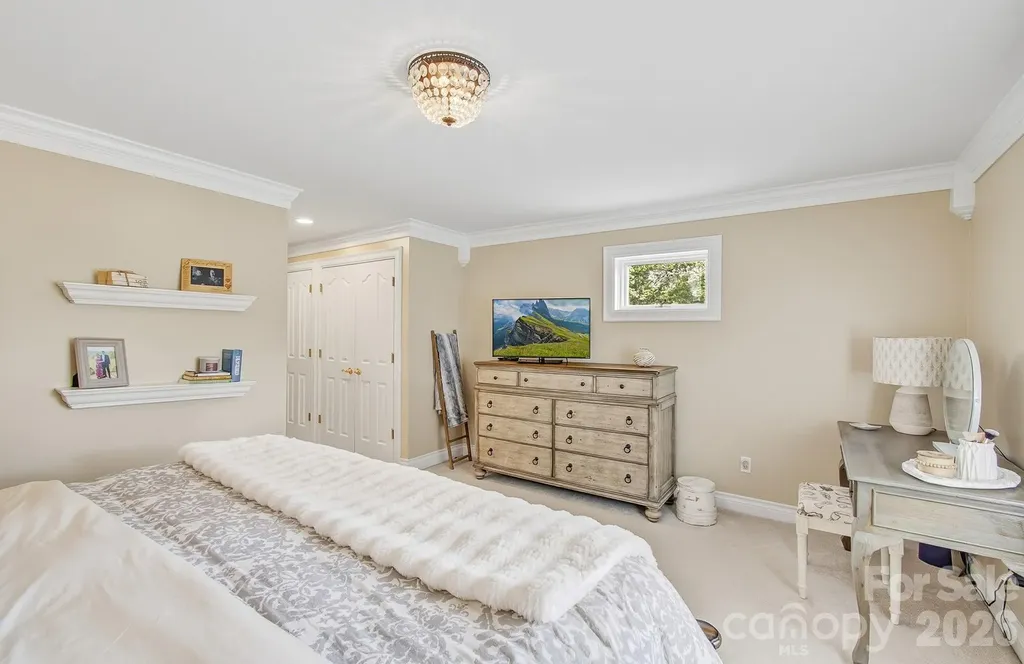100 Perry Place Hendersonville NC 28739