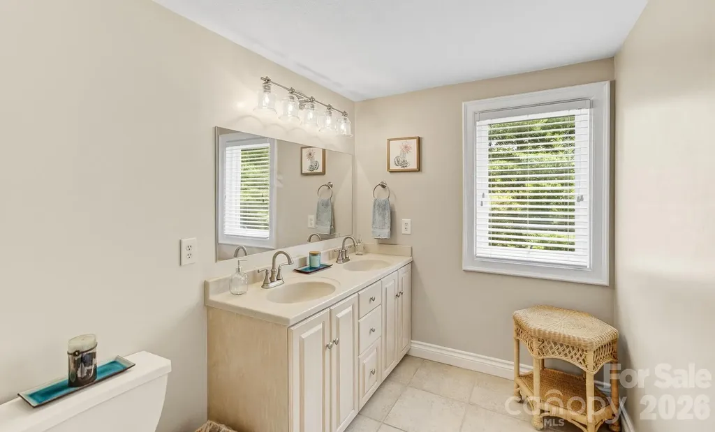 100 Perry Place Hendersonville NC 28739