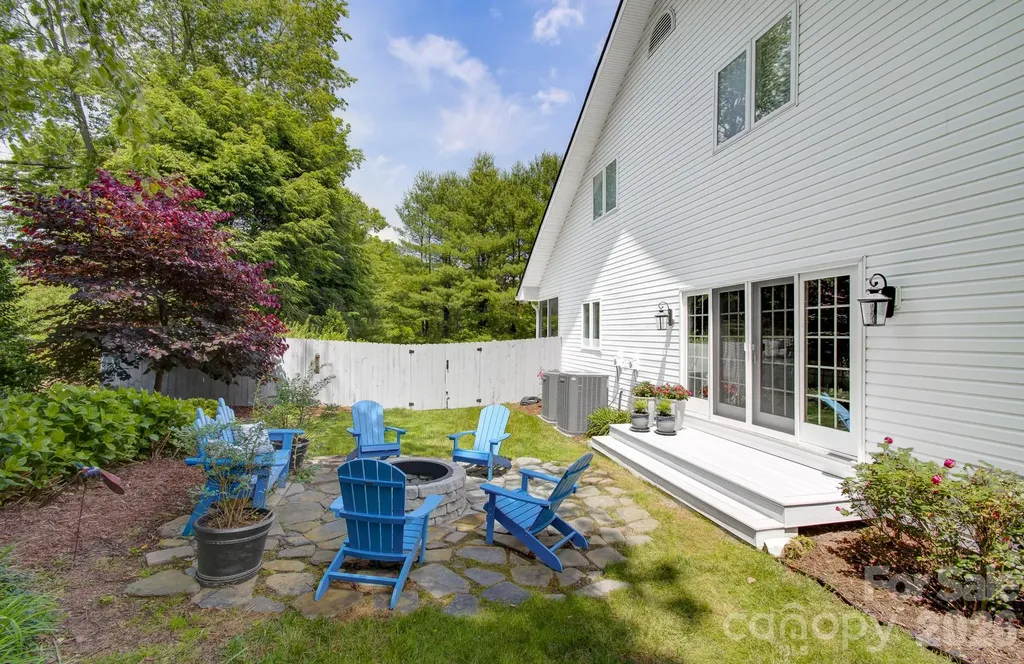 100 Perry Place Hendersonville NC 28739