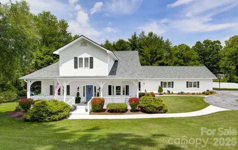 100 Perry Place Hendersonville NC 28739