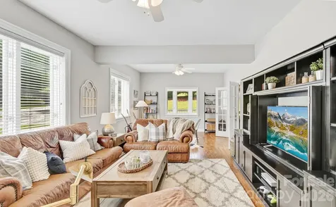 100 Perry Place Hendersonville NC 28739