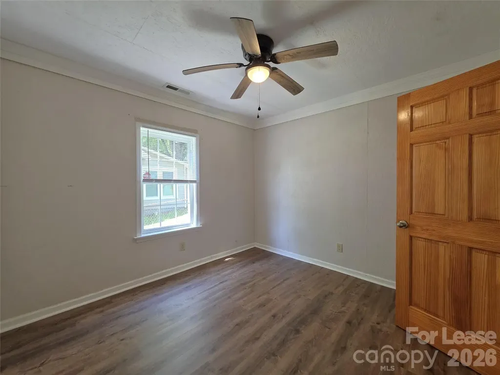 922 S Meeting Street Statesville NC 28677