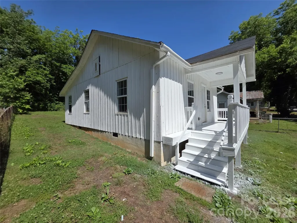 922 S Meeting Street Statesville NC 28677