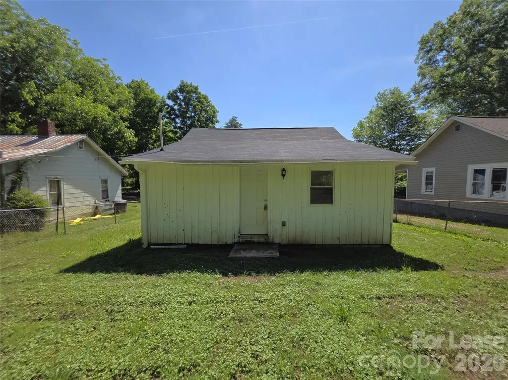 922 S Meeting Street Statesville NC 28677