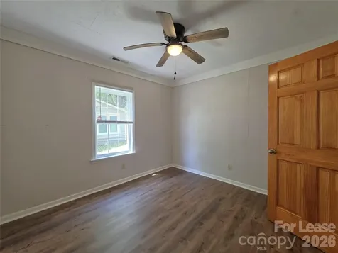 922 S Meeting Street Statesville NC 28677