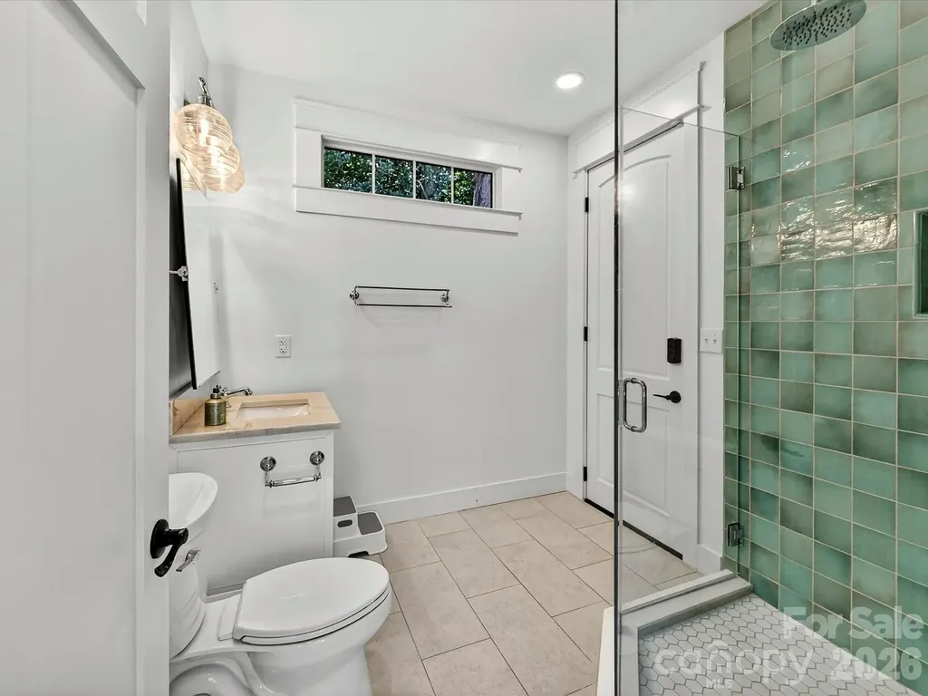 221 Anthony Circle Charlotte NC 28211
