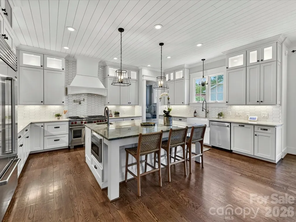 221 Anthony Circle Charlotte NC 28211