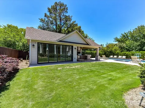 221 Anthony Circle Charlotte NC 28211