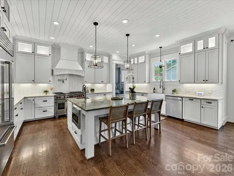 221 Anthony Circle Charlotte NC 28211