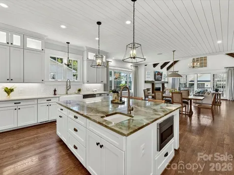 221 Anthony Circle Charlotte NC 28211