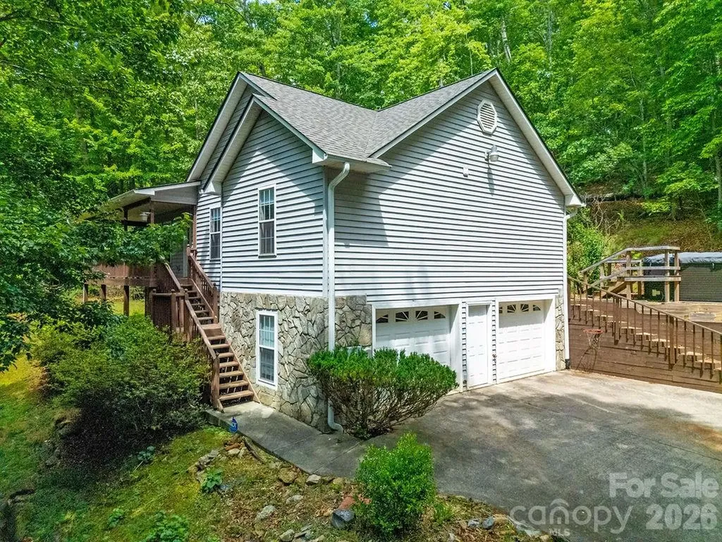 144 Lakeland Drive Pisgah Forest NC 28768
