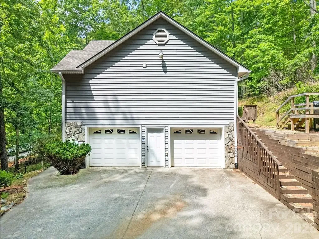 144 Lakeland Drive Pisgah Forest NC 28768