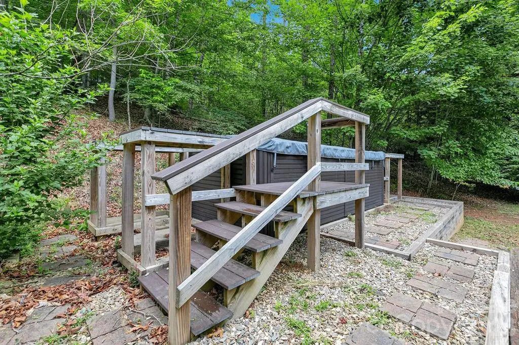 144 Lakeland Drive Pisgah Forest NC 28768