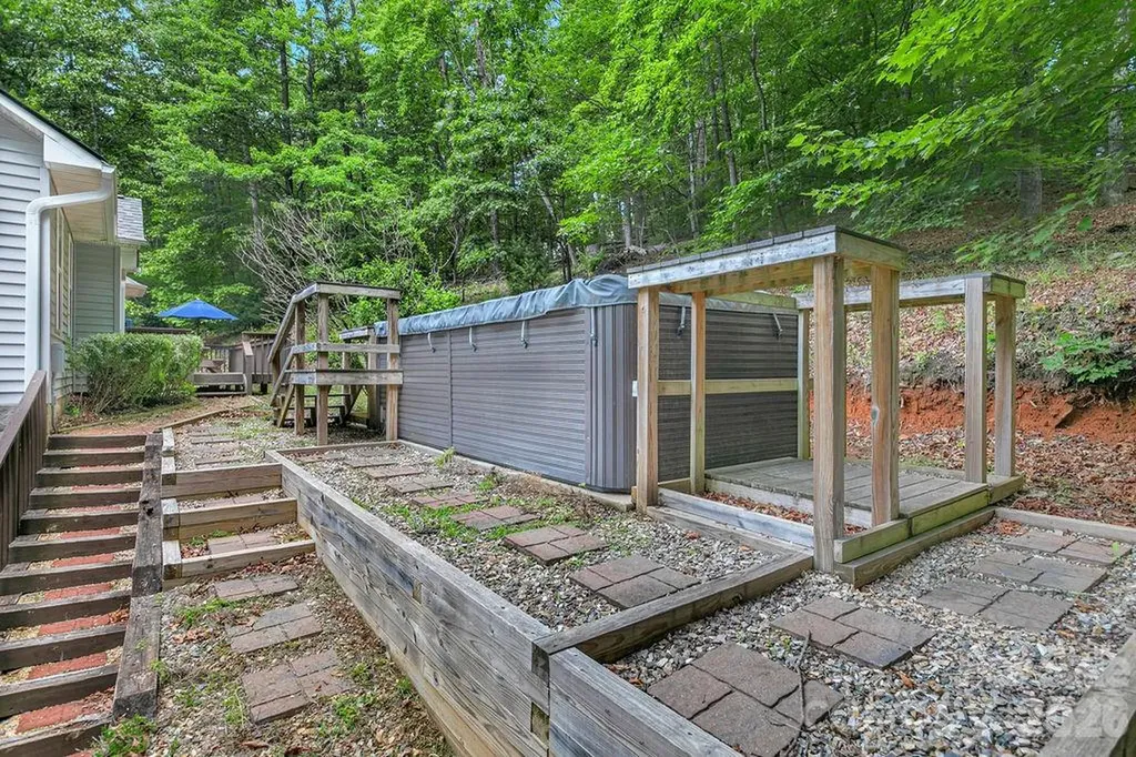 144 Lakeland Drive Pisgah Forest NC 28768