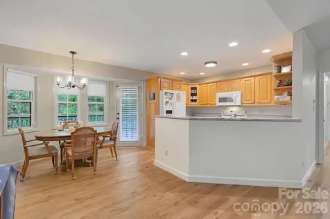 144 Lakeland Drive Pisgah Forest NC 28768