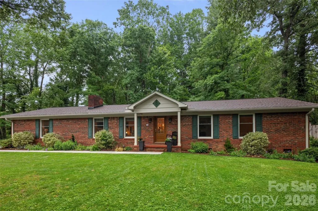 Hendersonville NC, 126 Mockingbird Drive