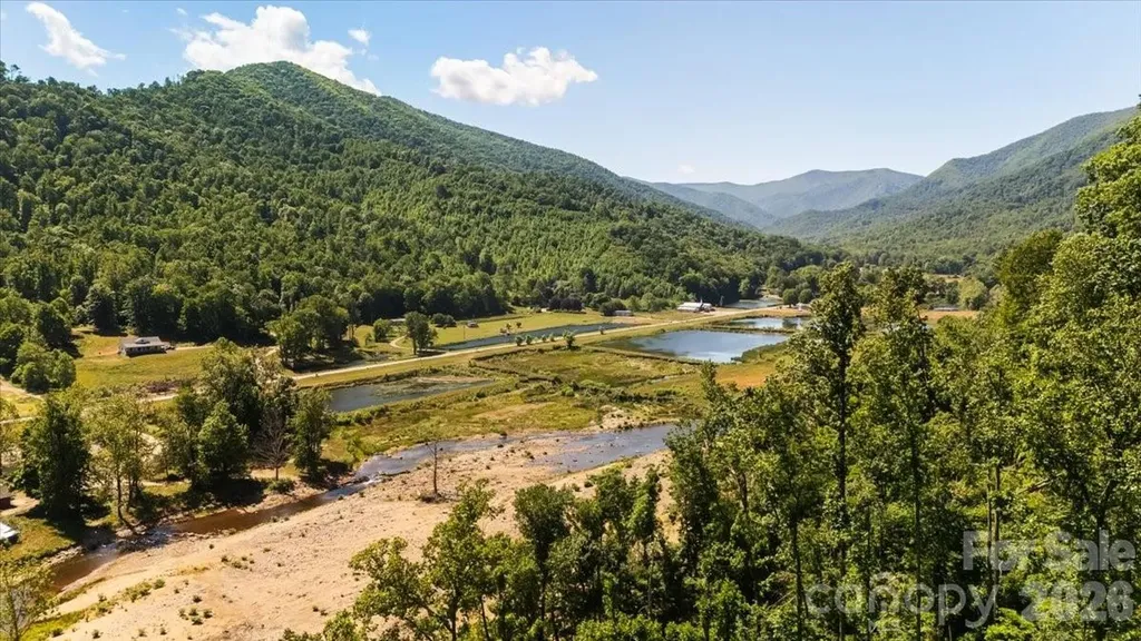 1458 Riverview Road Burnsville NC 28714