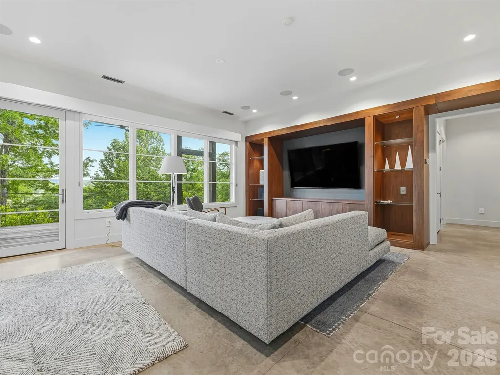 1121 Timberbluff Way Arden NC 28704