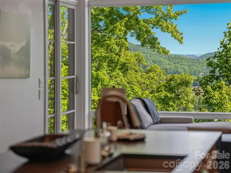 1121 Timberbluff Way Arden NC 28704