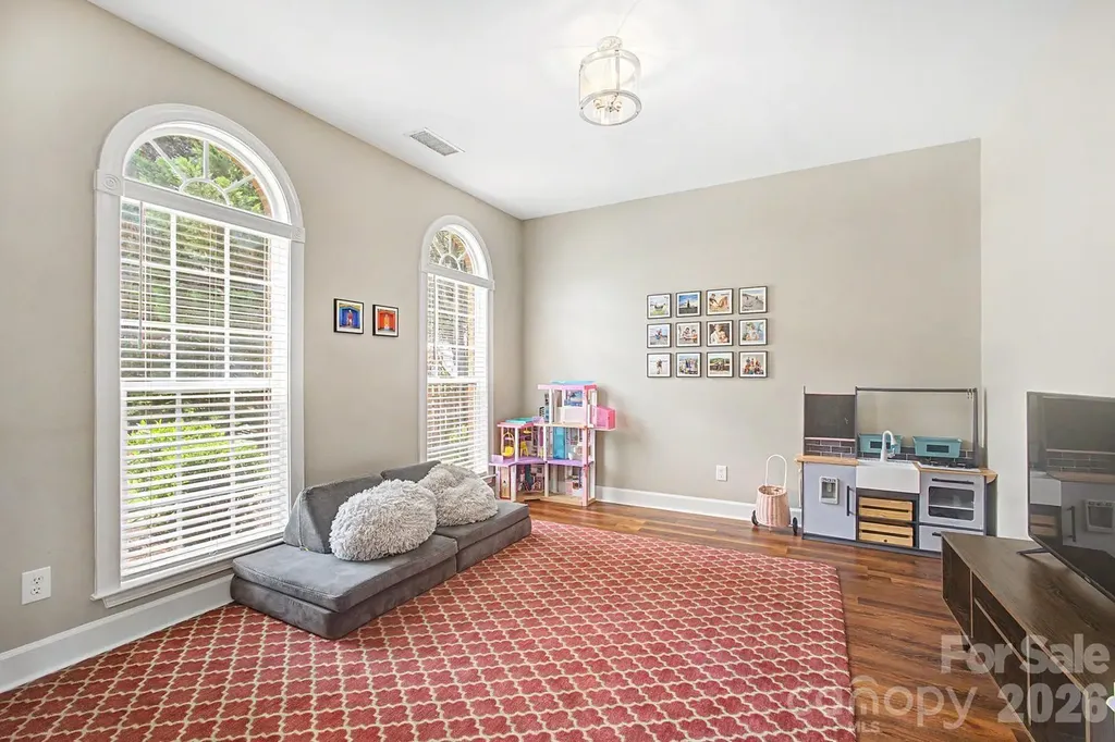 10913 Knight Castle Drive Charlotte NC 28277