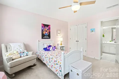 10913 Knight Castle Drive Charlotte NC 28277