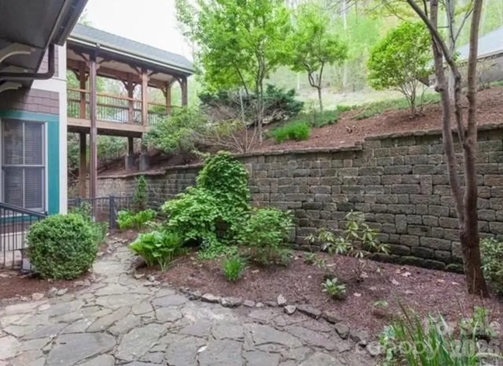 45 Creekside Way Burnsville NC 28714