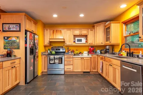23 Hunting Lodge Drive Black Mountain NC 28711