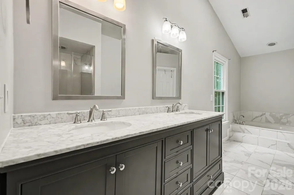 7104 Kinsmore Lane Charlotte NC 28269