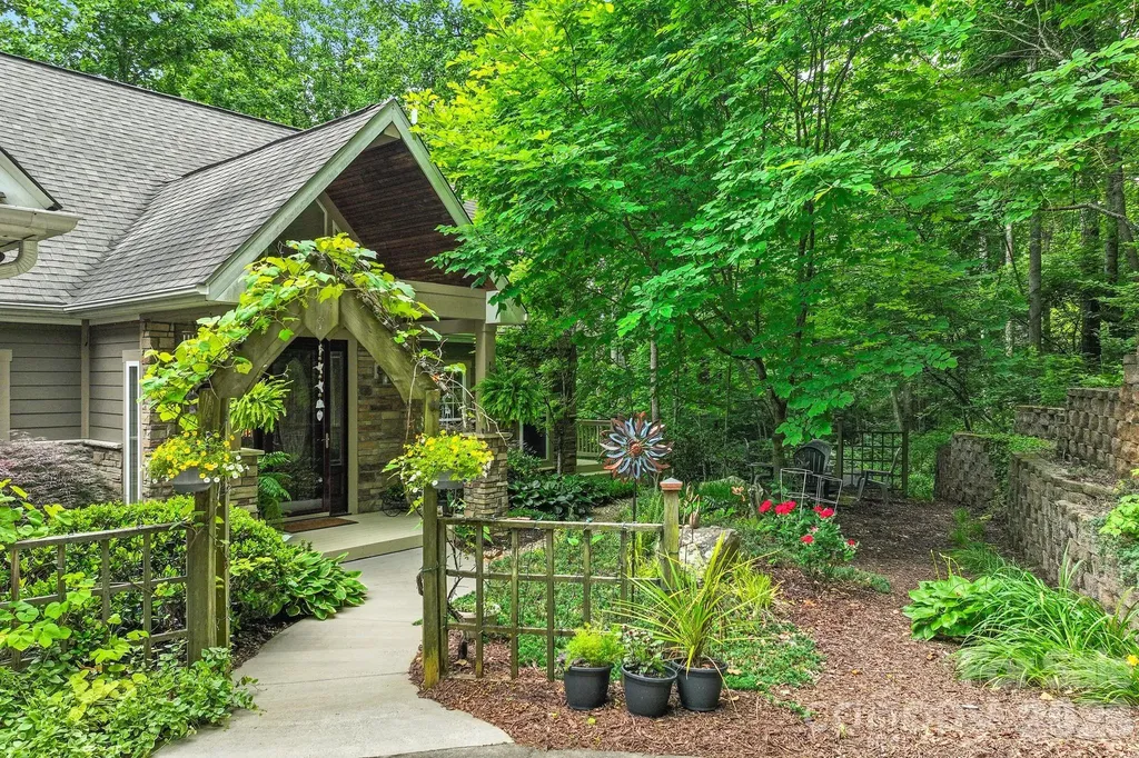 522 Silver Hawk Lane Weaverville NC 28787