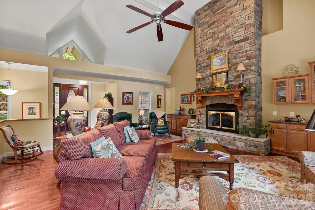 522 Silver Hawk Lane Weaverville NC 28787