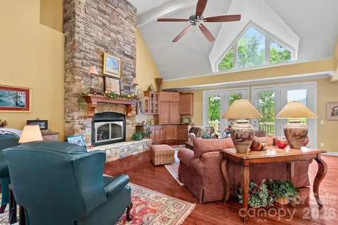 522 Silver Hawk Lane Weaverville NC 28787