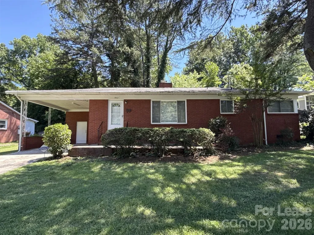 932 Hickory Nut Street Charlotte NC 28205