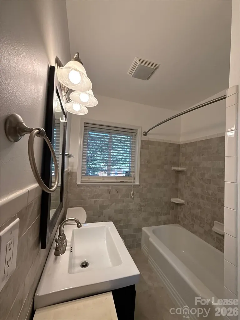 932 Hickory Nut Street Charlotte NC 28205