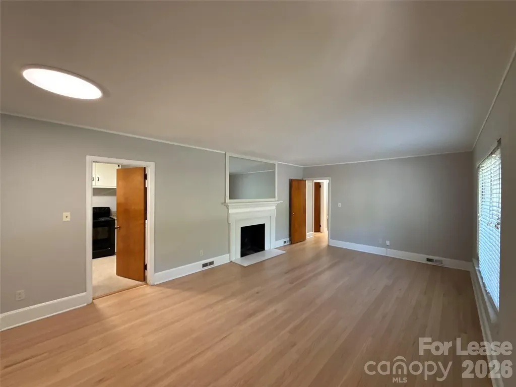 932 Hickory Nut Street Charlotte NC 28205
