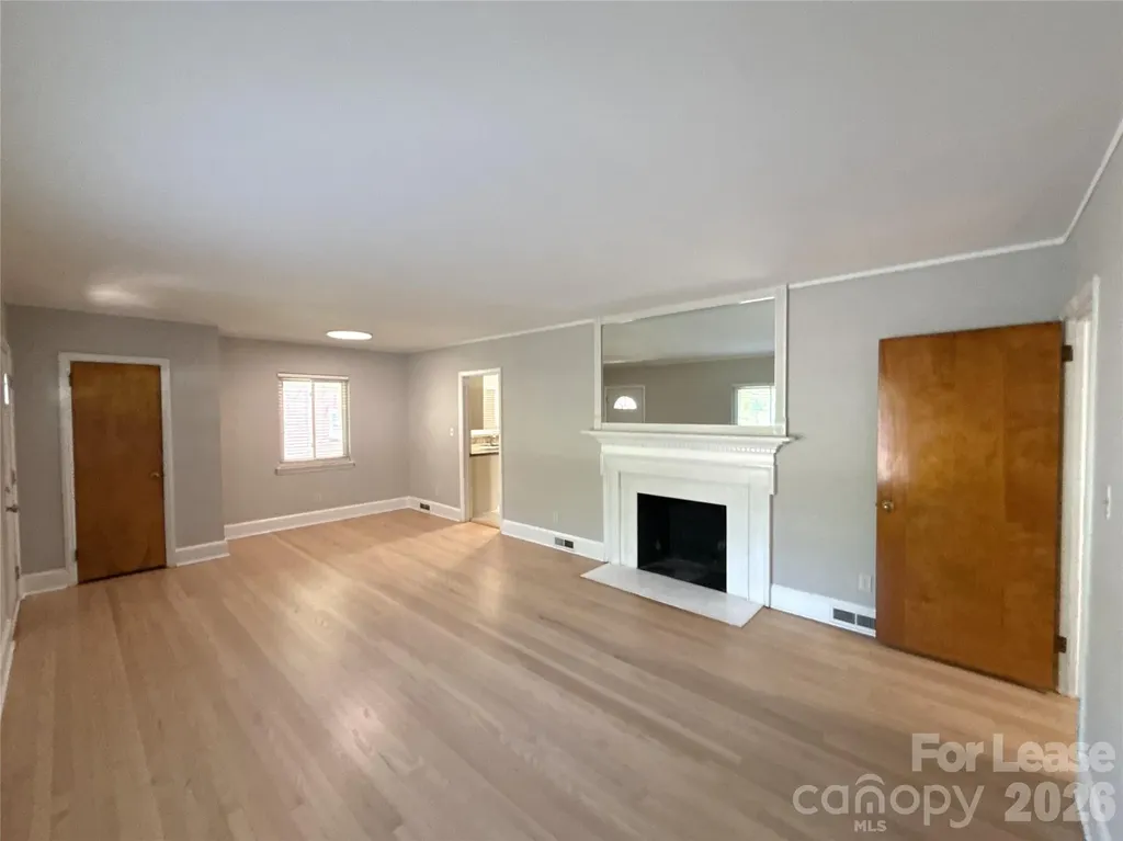932 Hickory Nut Street Charlotte NC 28205