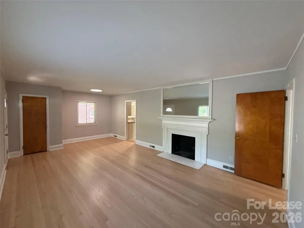 932 Hickory Nut Street Charlotte NC 28205