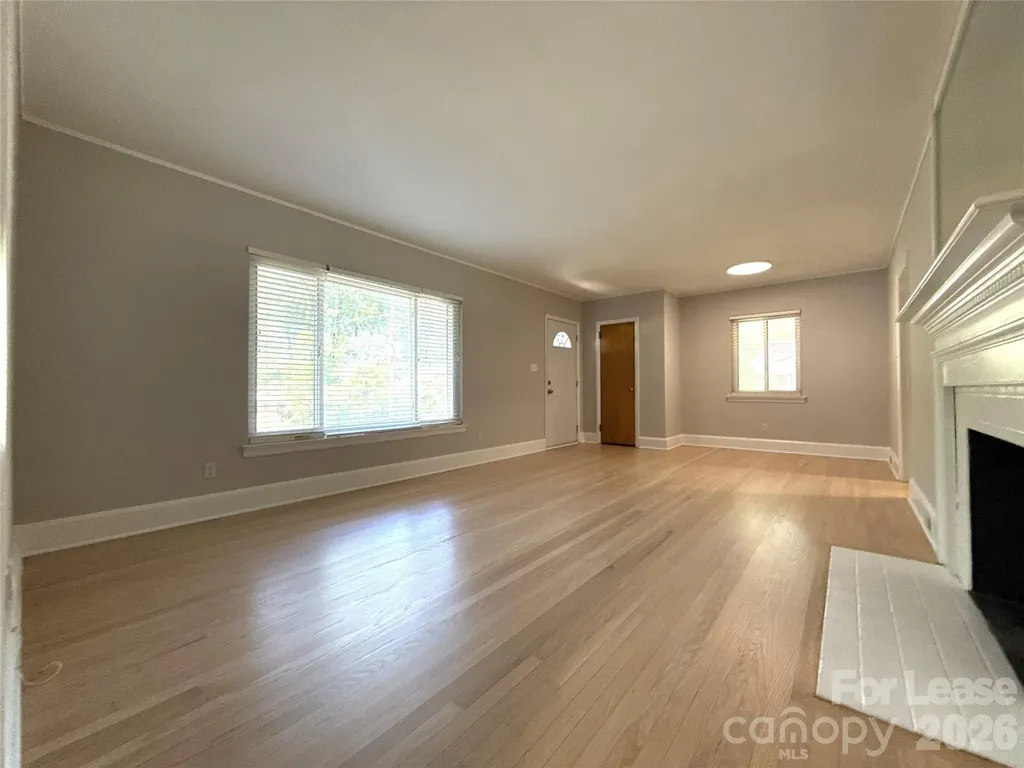 932 Hickory Nut Street Charlotte NC 28205