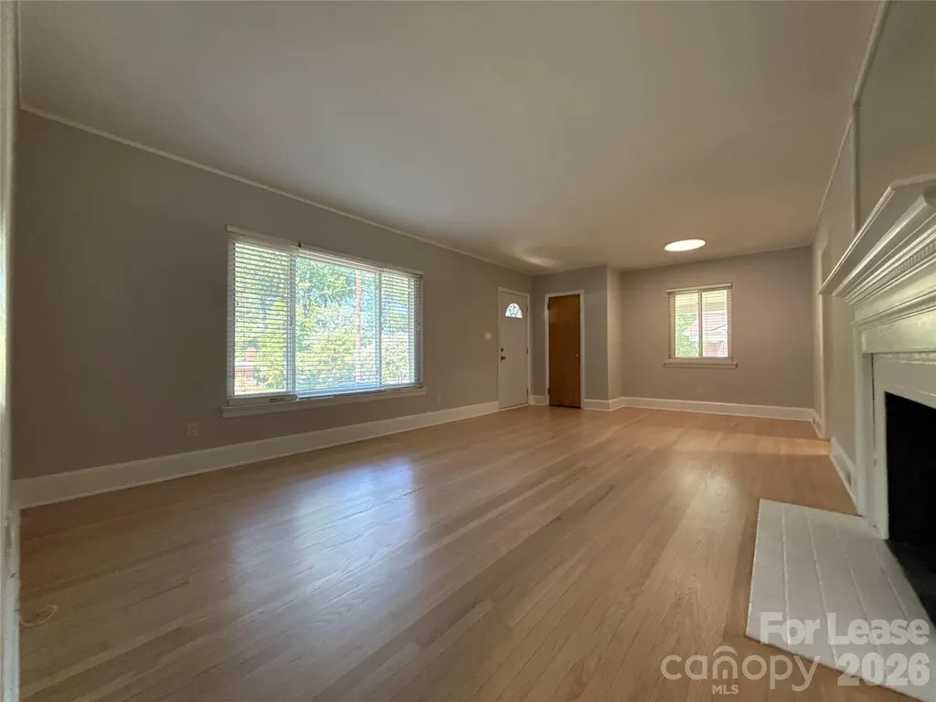 932 Hickory Nut Street Charlotte NC 28205
