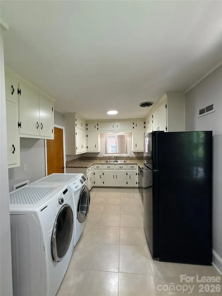 932 Hickory Nut Street Charlotte NC 28205