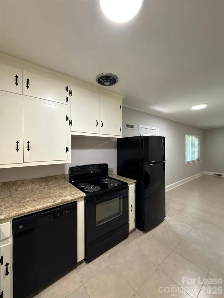 932 Hickory Nut Street Charlotte NC 28205