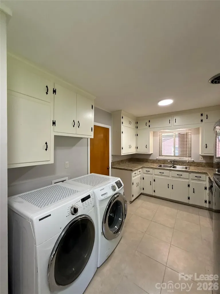 932 Hickory Nut Street Charlotte NC 28205