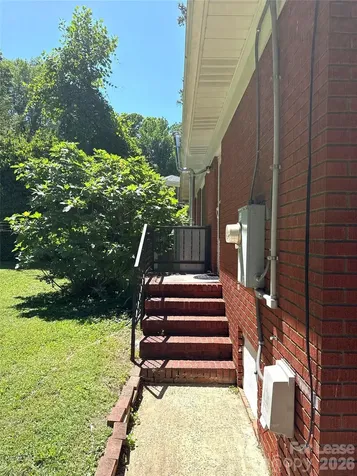 932 Hickory Nut Street Charlotte NC 28205