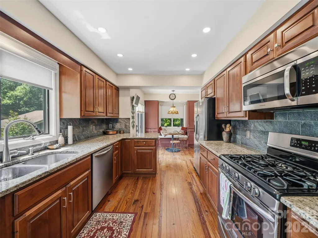 301 White Oak Drive Hendersonville NC 28791