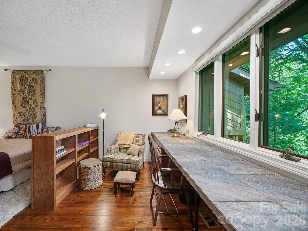 301 White Oak Drive Hendersonville NC 28791